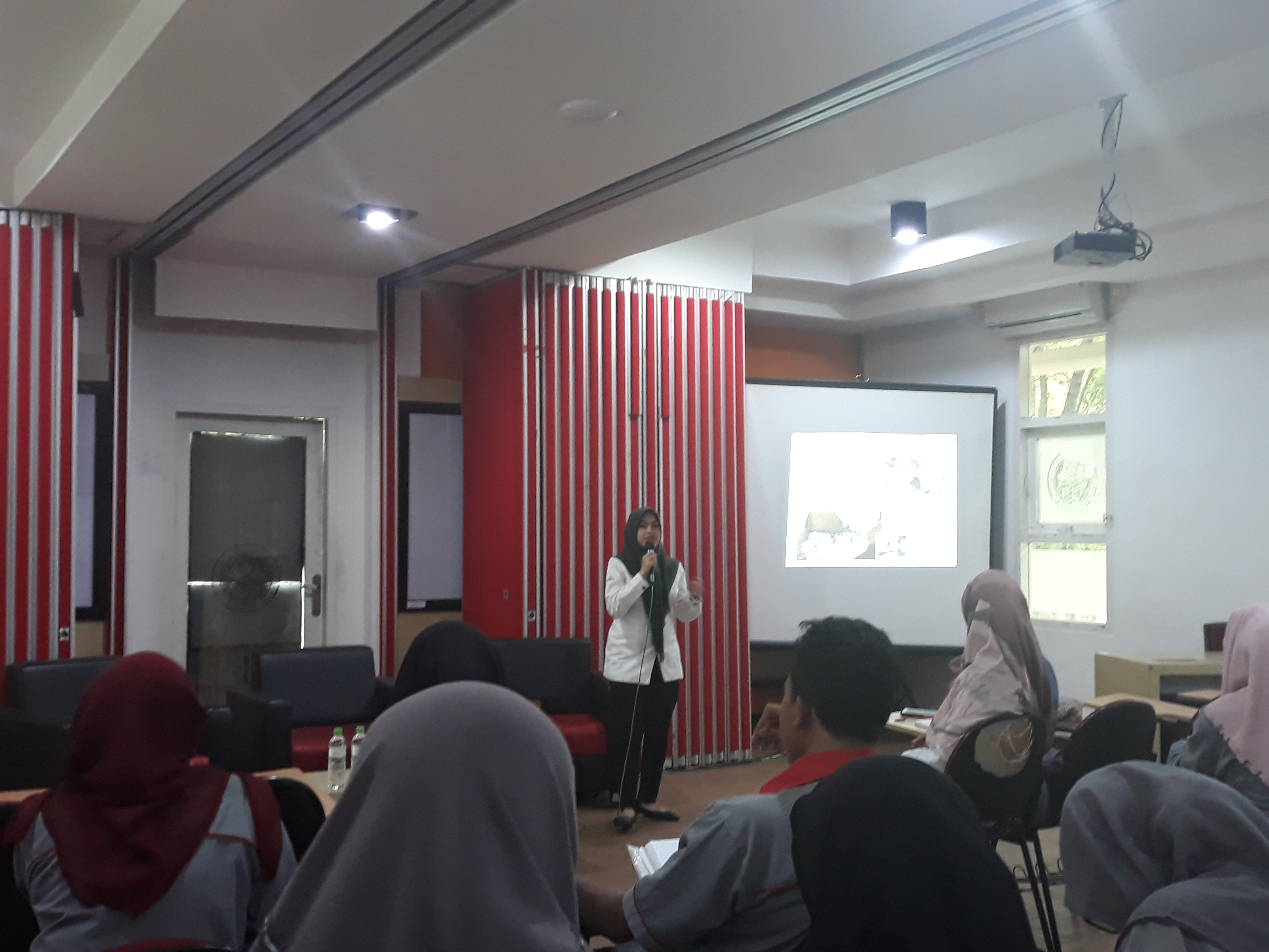 Berbagi Pengetahuan tentang Perkembangan Produk Melalui Kuliah tamu Bersama Semen  Indonesia Group