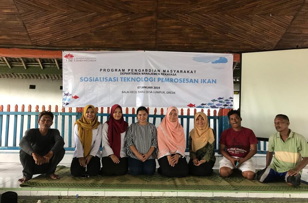 Pengabdian Masyarakat, Dosen MR Terjun Kenalkan Teknologi Pengering Ikan dengan Panas Matahari