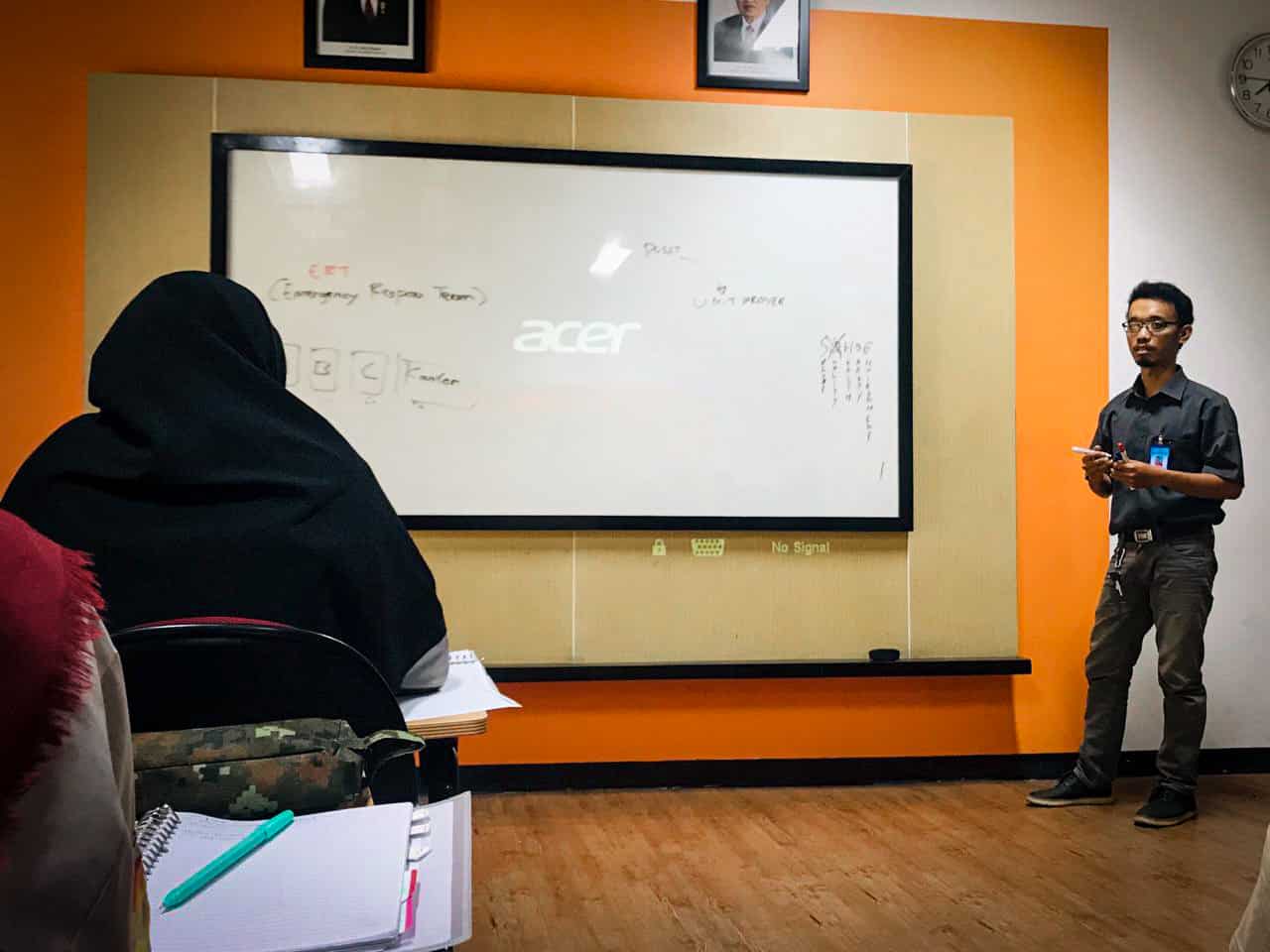 Belajar Bersama Alumni, Amry Aminuzal Alumni MR Ajarkan Tentang Penerapan Prinsip K3 di Konstruksi dari Pengalamannya