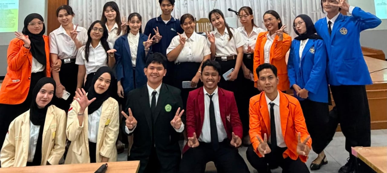 Perkuat Kompetensi Global Mahasiswa, Tiga Mahasiswa UISI Ikuti Student Exchange di Thailand